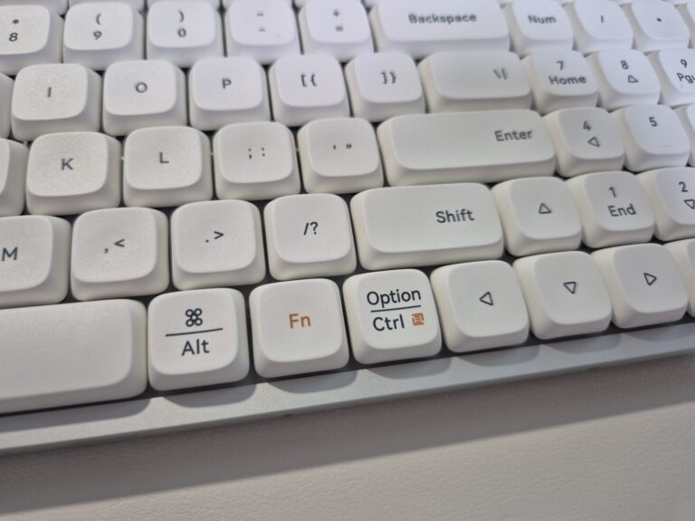 로프리 플로우100 무선 키보드 전면 이미지, 숫자 키 포함 풀 배열 구성